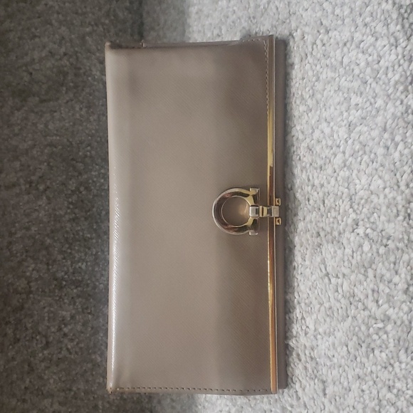 Ferragamo (Salvatore Ferragamo) RARE long wallet/id slot Authentic - Picture 1 of 11